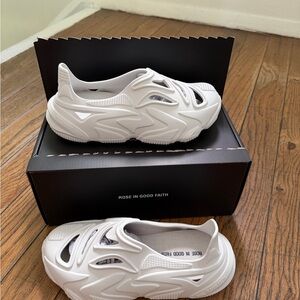 Unisex sustainable soil plastic shoes